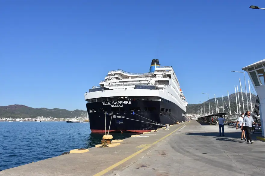 21 ay sonra sezonun ilk kruvaziyer gemisi: 'Blue Sapphire' Marmaris'te 10