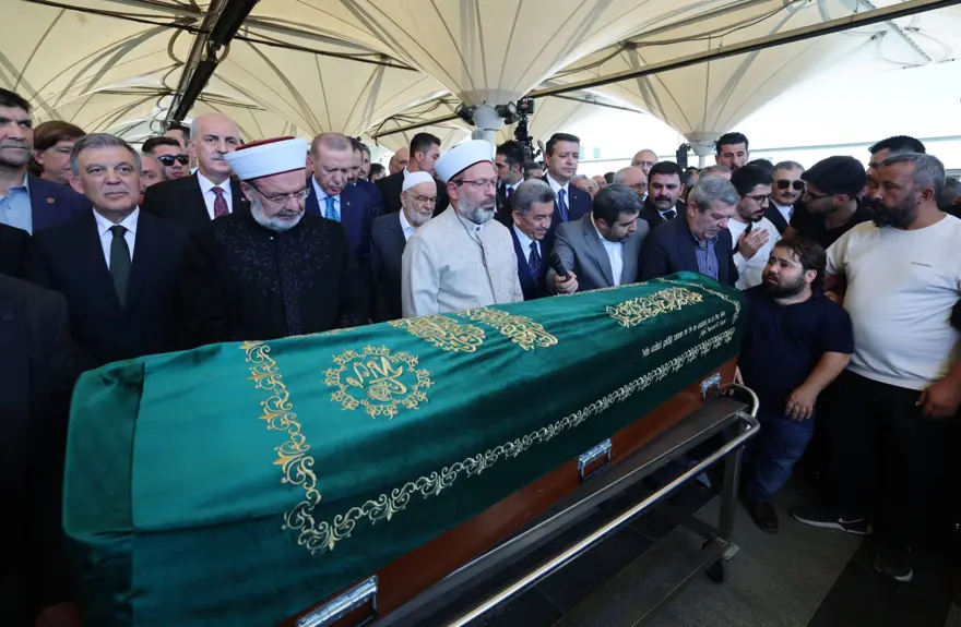 Saadet Partisi Kurucu Genel Başkanı Recai Kutan'a veda 2 Saadet Partisi Kurucu Genel Başkanı Recai Kutan'a veda 2