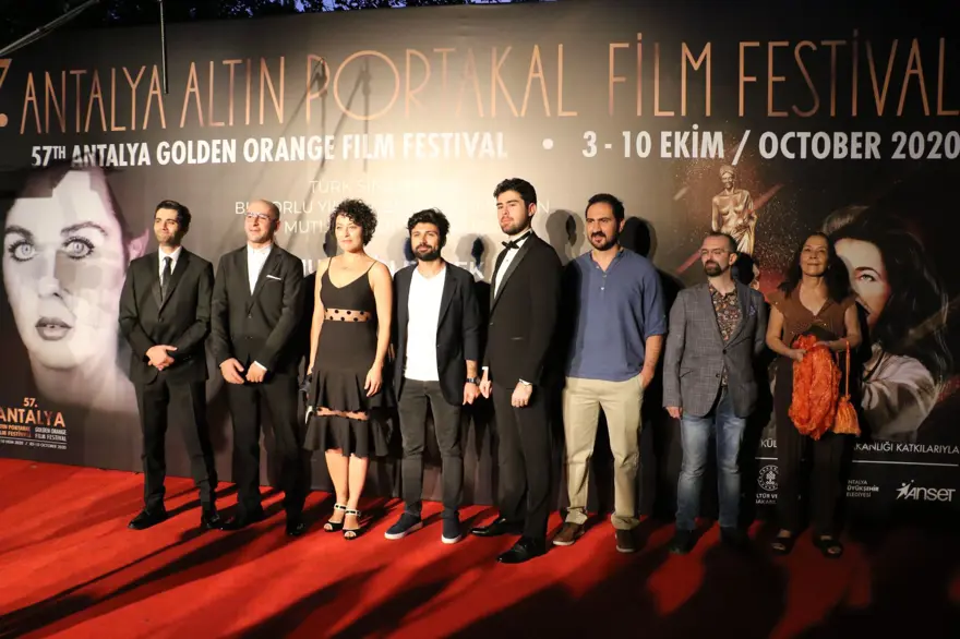 Altın Portakal Film Festivali kırmızı halı geçişiyle başladı 26