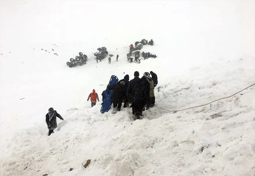 Van'da çığ felaketinin olduğu bölgeden fotoğraflar 13