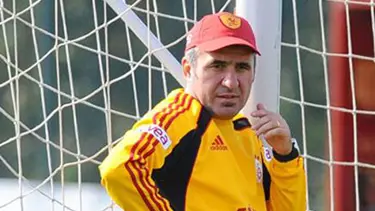 Hagi, Sneijder'i işaret etti