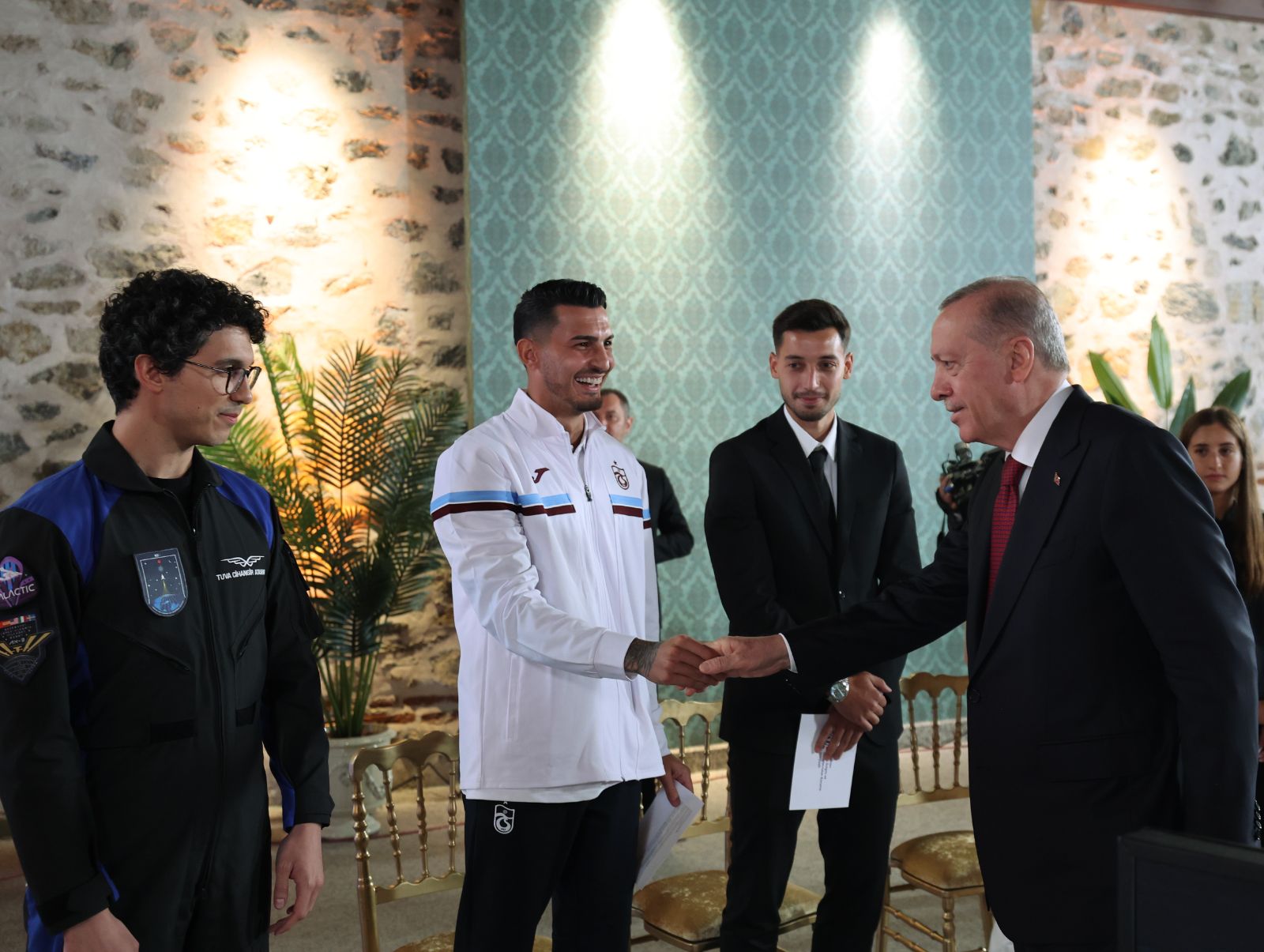 Cumhurbaşkanı Erdoğan sporcularla buluştu