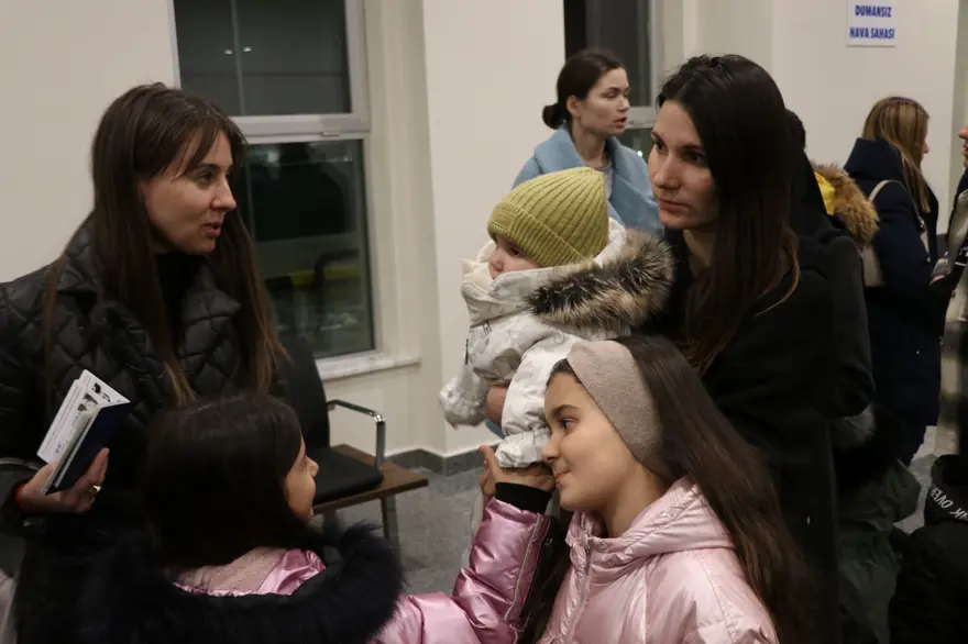 Ukrayna'dan tahliyeler sürüyor: Peş peşe atılan bombalarla uyandık 5