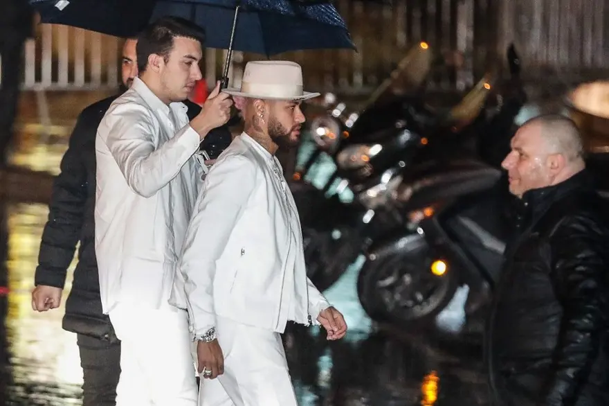 Neymar'dan beyazlar içinde 28. yaş günü partisi 5