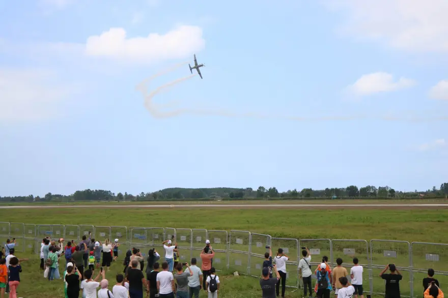 Akıncı ile Hürkuş kol uçuşu yaptı 8