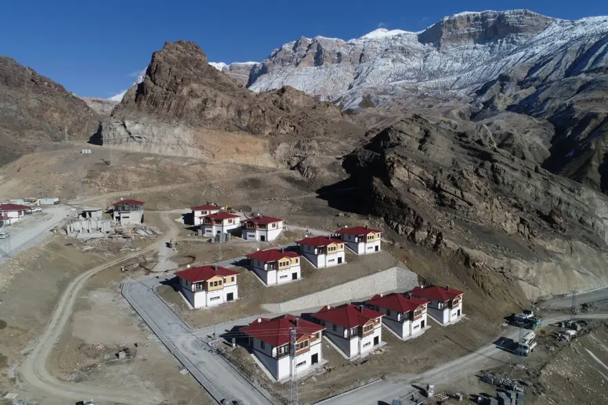 Su altında kalacak Yusufeli, 5 ayda taşınacak 3