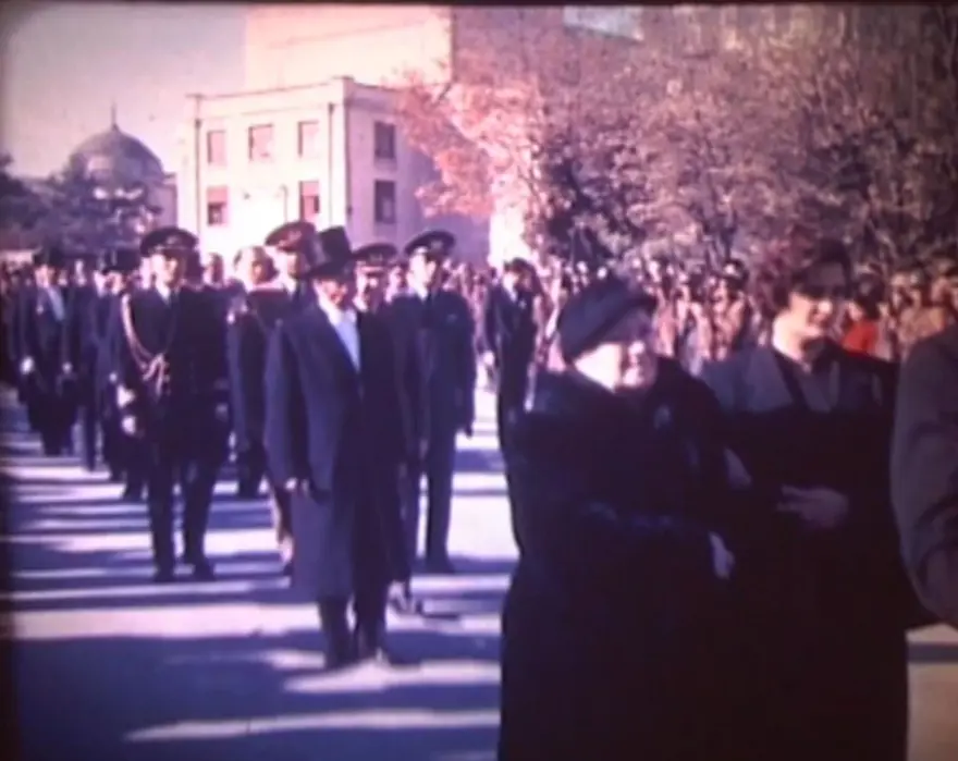 Atatürk’ün naaşının Anıtkabir’e naklinin renkli görüntüleriortaya çıktı 3 Atatürk’ün naaşının Anıtkabir’e naklinin renkli görüntüleriortaya çıktı 3