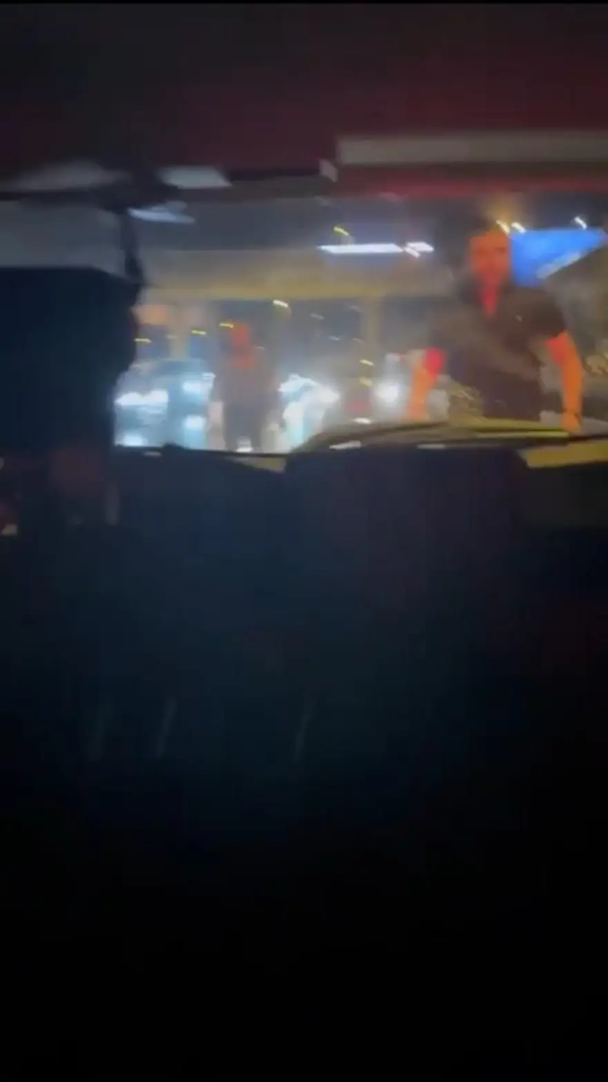 Haliç’te başlayan tartışma Mecidiyeköy’de kavgaya dönüştü |D-100’ün ortasında tekmeli yumruklu saldırı 1