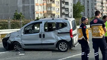 Bayram ziyaretinden dönen aile refüje çarptı: 2 ölü