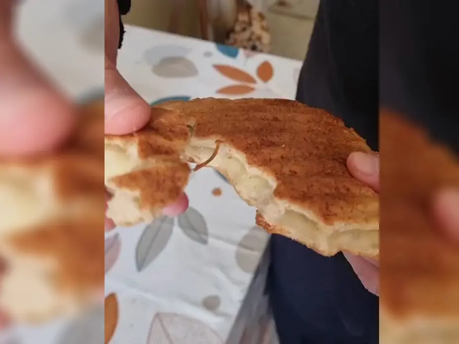 Mide bulandıran görüntü. Ekmekten paket lastiği çıktı