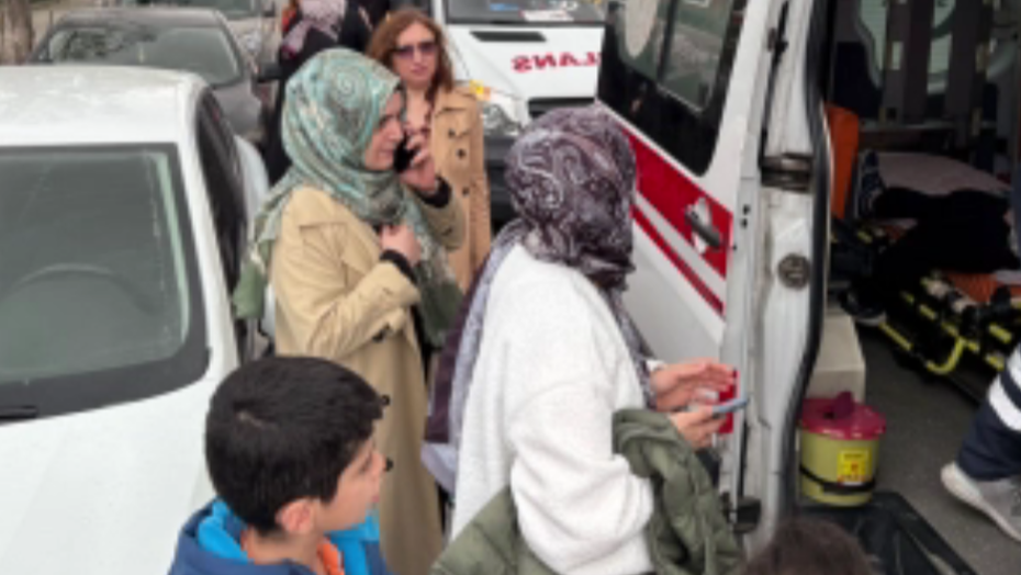 Parkta oynayan çocuklar elektrik akımına kapıldı