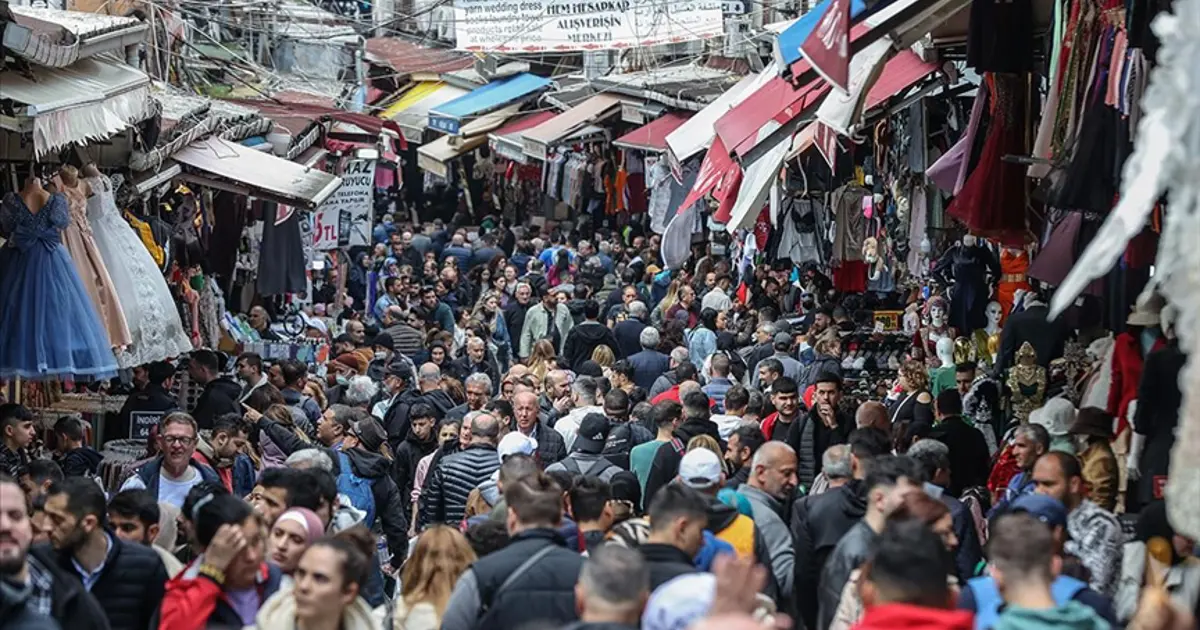 Eminönü'nde bayram alışverişi yoğunluğu