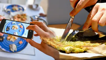 Yemek videosu çeken fenomenlere vergi sürprizi. Gelir vergisi ödeyecekler