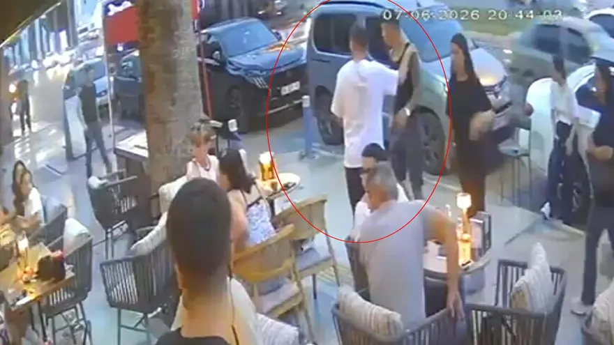 BIÇAKLANDIKTAN SONRA KAFEYE SIĞINDI
 3