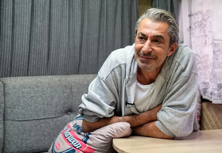 "TİYATRO SAHNESİNE İLK ÇIKTIĞIMDA NEFESİM KESİLMİŞTİ" 6 "TİYATRO SAHNESİNE İLK ÇIKTIĞIMDA NEFESİM KESİLMİŞTİ" 6