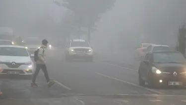 Sıcaklık sıfırın altına indi, araç camları buz tuttu