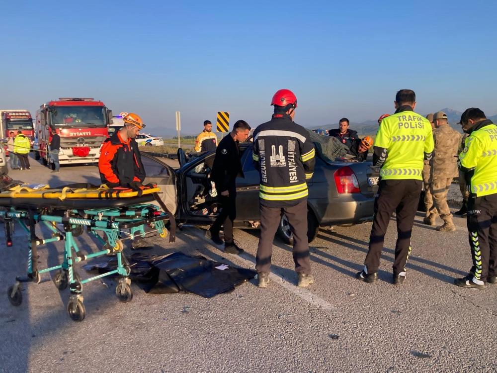 Erzurum'da feci kaza: Üç can kaybı var