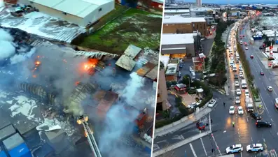 Esenyurt'ta fabrika yangını. Alevlerle mücadele saatlerdir sürüyor, bölgede trafik çok yoğun