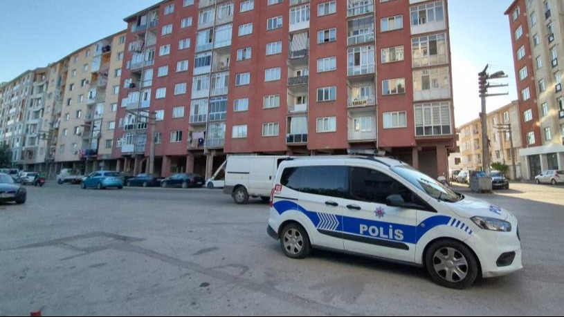 Eşi tatile gitti yatağında ölü bulundu