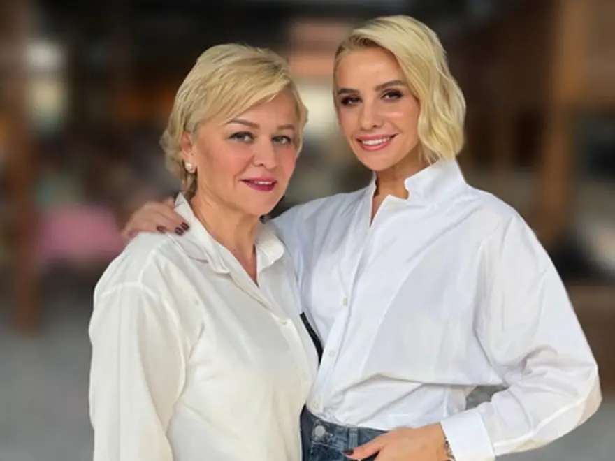 Ünlülerden Anneler Günü paylaşımları. "Annenin sevgisi büyüdükçe toplumun geleceği büyür" 7