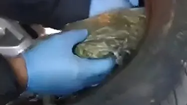 Kamyonet lastiğinden esrar çıktı! 