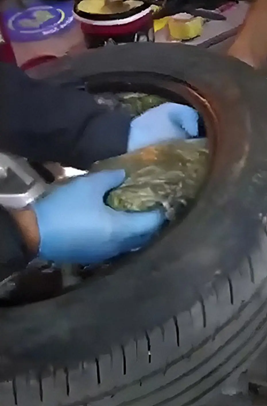 Kamyonet lastiğinden esrar çıktı! 