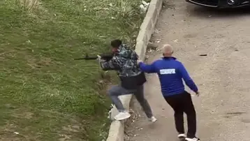 Sosyal medya hesabı açan eşine kızdı, kayınpederinin evini kurşunladı