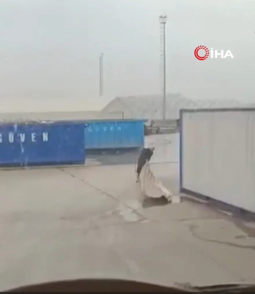 AMBARLI LİMANI'NDA BİR KİŞİ RÜZGARDA SAVRULDU 7