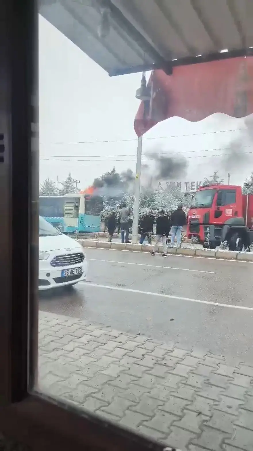 Belediye otobüsündeyangın paniği 3 Belediye otobüsündeyangın paniği 3