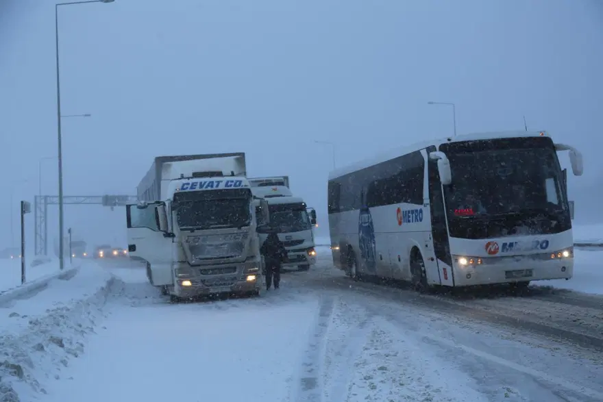 Birçok kent arasında ulaşım durdu 10 Birçok kent arasında ulaşım durdu 10