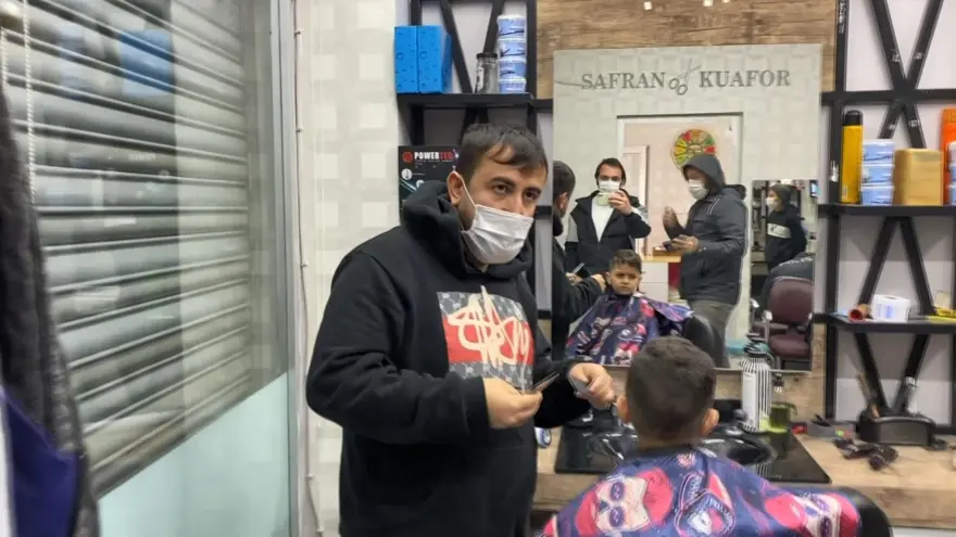Yine Esenyurt: Çiğköfteci görünümlü kuaför 6