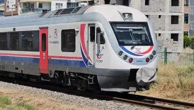 Aydın'da raylarda yürüyen adama tren çarptı