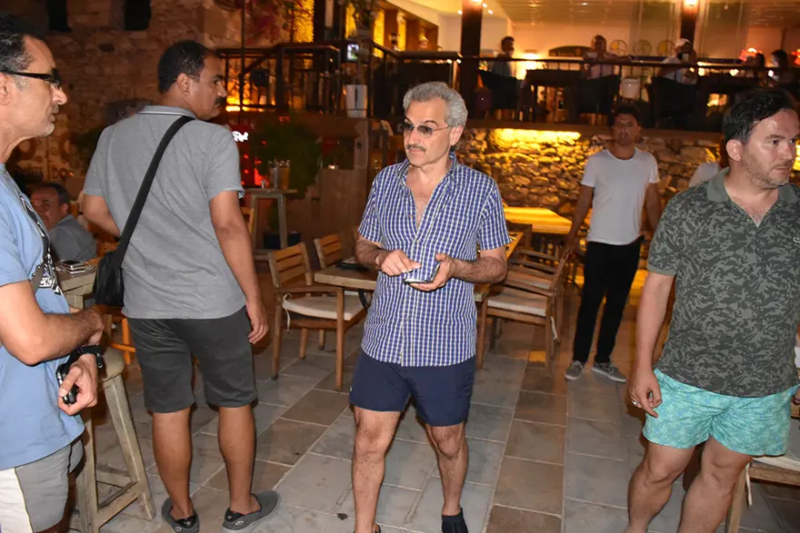 Suudi prens koruma ordusuyla Bodrum sokaklarında 