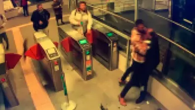 Yeni görüntü: Marmaray'da güvenlik görevlisi yolcuyu vurdu