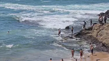 Yasağa rağmen denize giren üç kişi kayboldu