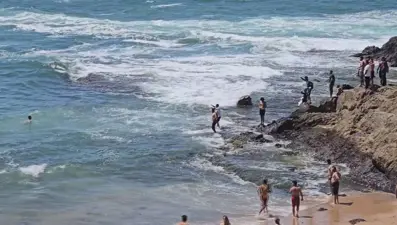 Yasağa rağmen denize giren üç kişi kayboldu
