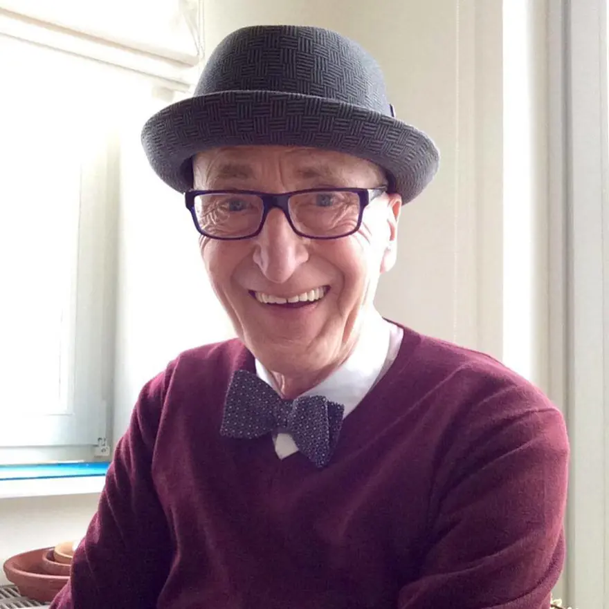 Tarzıyla gençlere taş çıkartıyor 11