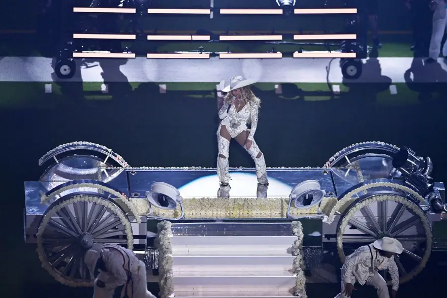 Beyonce NFL devre arası gösterisinde tarih yazdı! 5