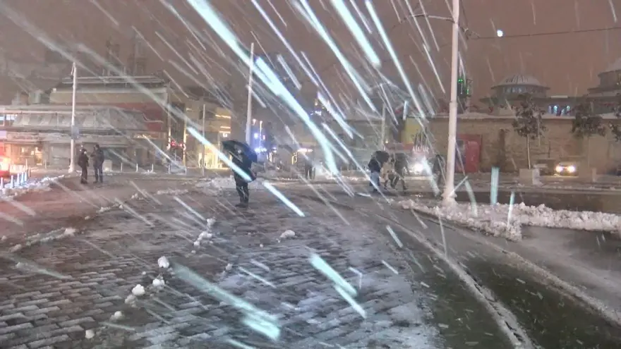 İstanbul'da kar yağışı devam ediyor (AKOM ilçe ilçe kar kalınlıklarını paylaştı) 34