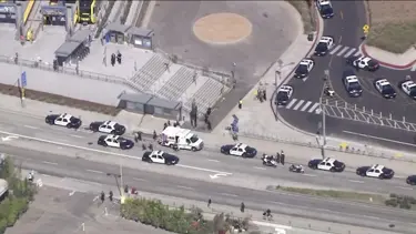 ABD polisi metrodaki bıçaklı kişiyi vurdu