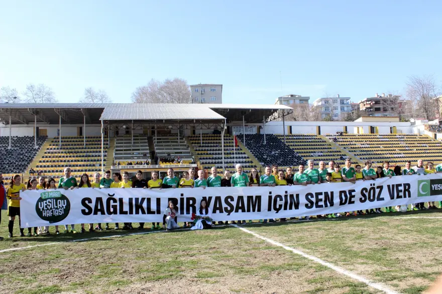 Yeşil sahalarda renkli görüntüler 1