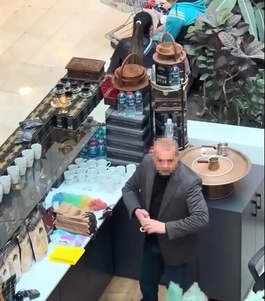 Edirne'de skandal hareket! Kahve fincanlarını tükürerek temizledi 1