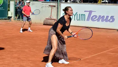 Hülya Avşar'dan gösteri maçı