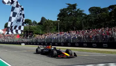 Formula 1'de kazanan Verstappen