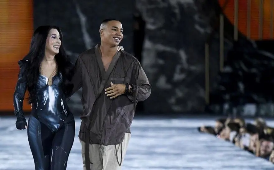 Cher Fransız moda markasının yüzü oldu 4 Cher Fransız moda markasının yüzü oldu 4