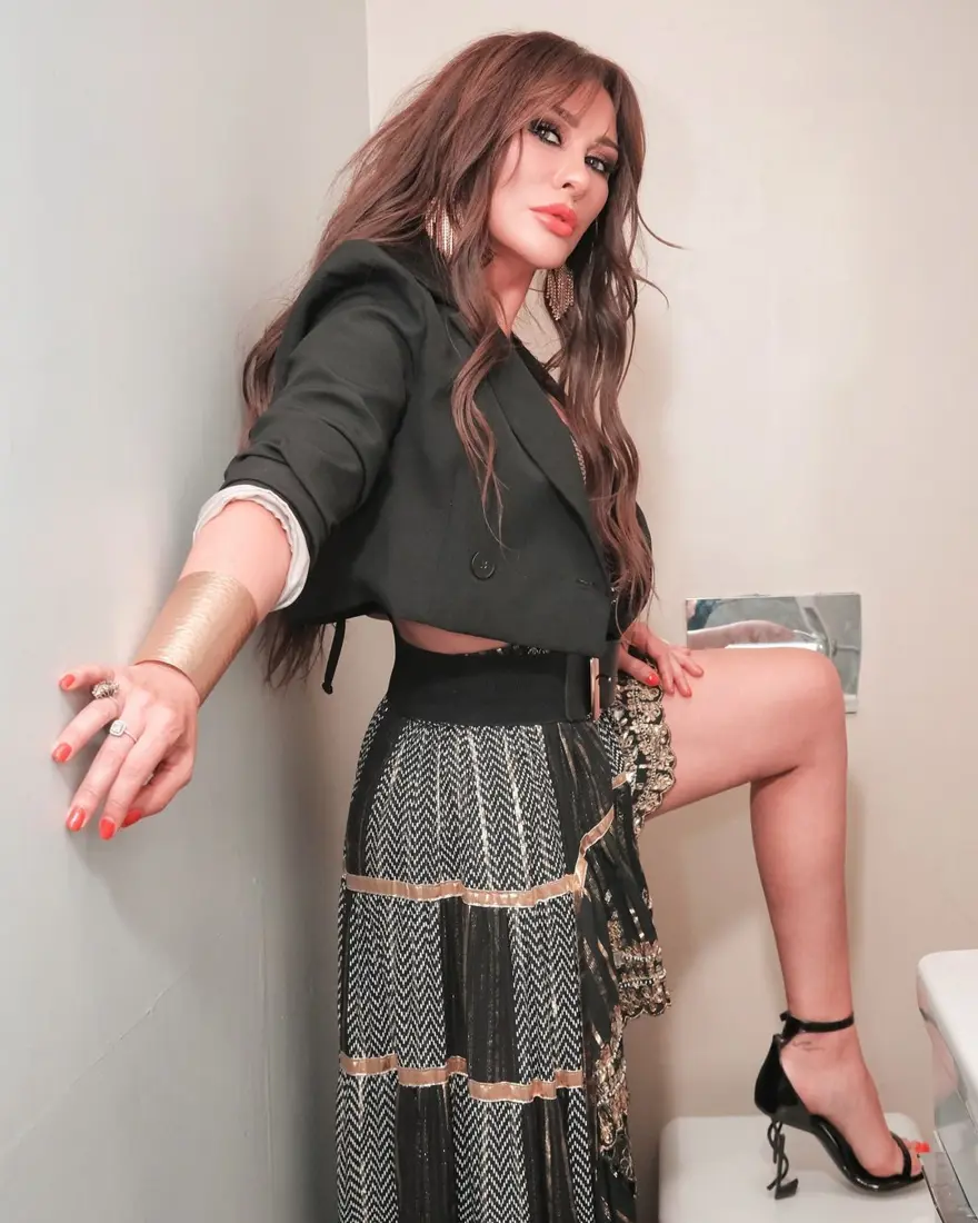 Elektronik sigara sonu oluyordu! Ünlü sanatçı ve oyuncu Selen Görgüzel'in kızı kalp krizi geçirdi 1