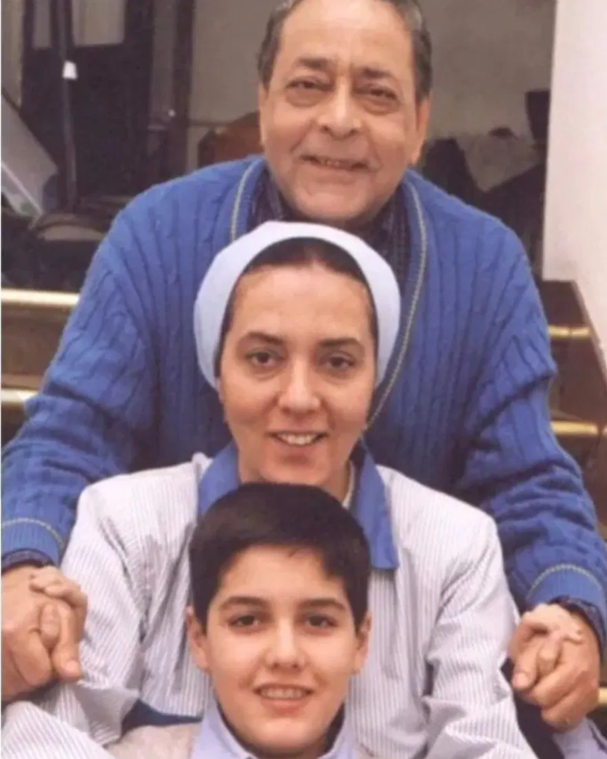 "ÇOK AYRI BİR MUTLULUKMUŞ" 2 "ÇOK AYRI BİR MUTLULUKMUŞ" 2