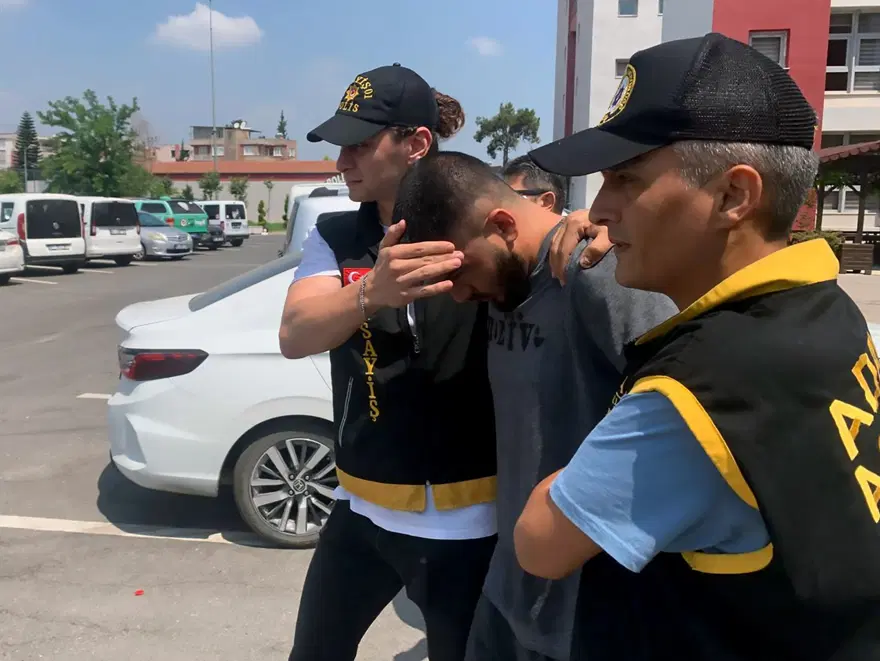 Hatice öğretmeni öldürdü, bacanağını ağır yaraladı: Adana’dakivahşette uzman çavuş tutuklandı 4 Hatice öğretmeni öldürdü, bacanağını ağır yaraladı: Adana’dakivahşette uzman çavuş tutuklandı 4