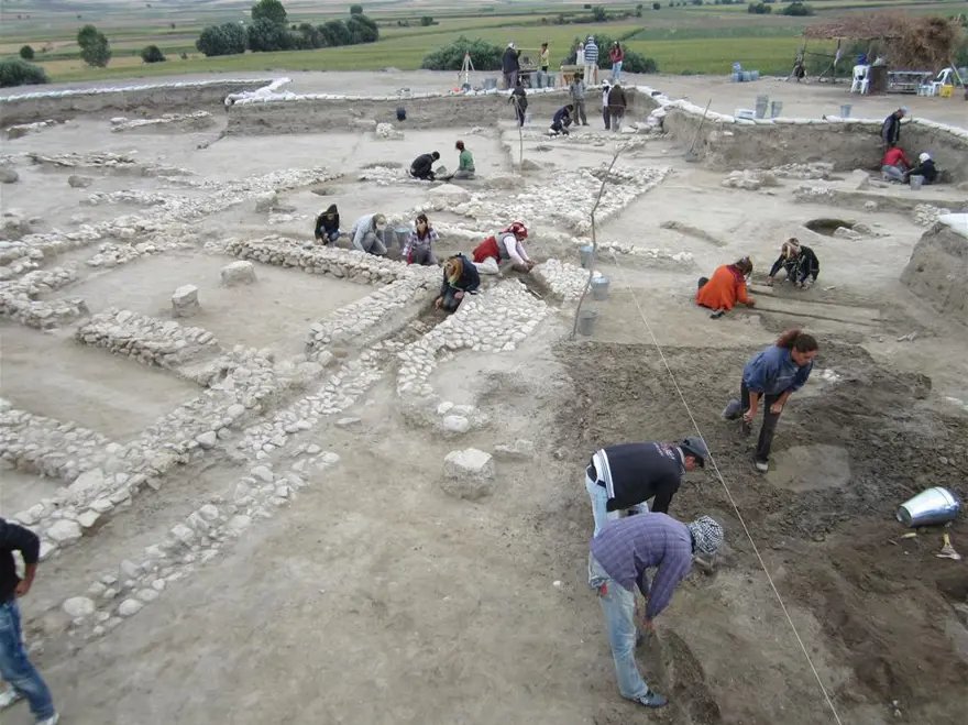 Anadolu&#x27;da öncü Türklerin ilk izleri 10