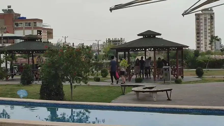 Adana’da art arda3 deprem: Vatandaşlar sokaklara döküldü, bazı binalarda çatlaklar var 2